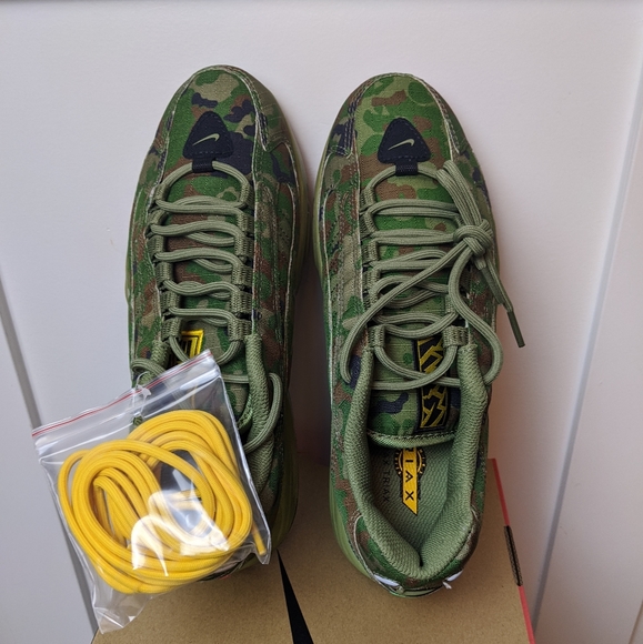 Nike Shoe - Picture 3 of 8